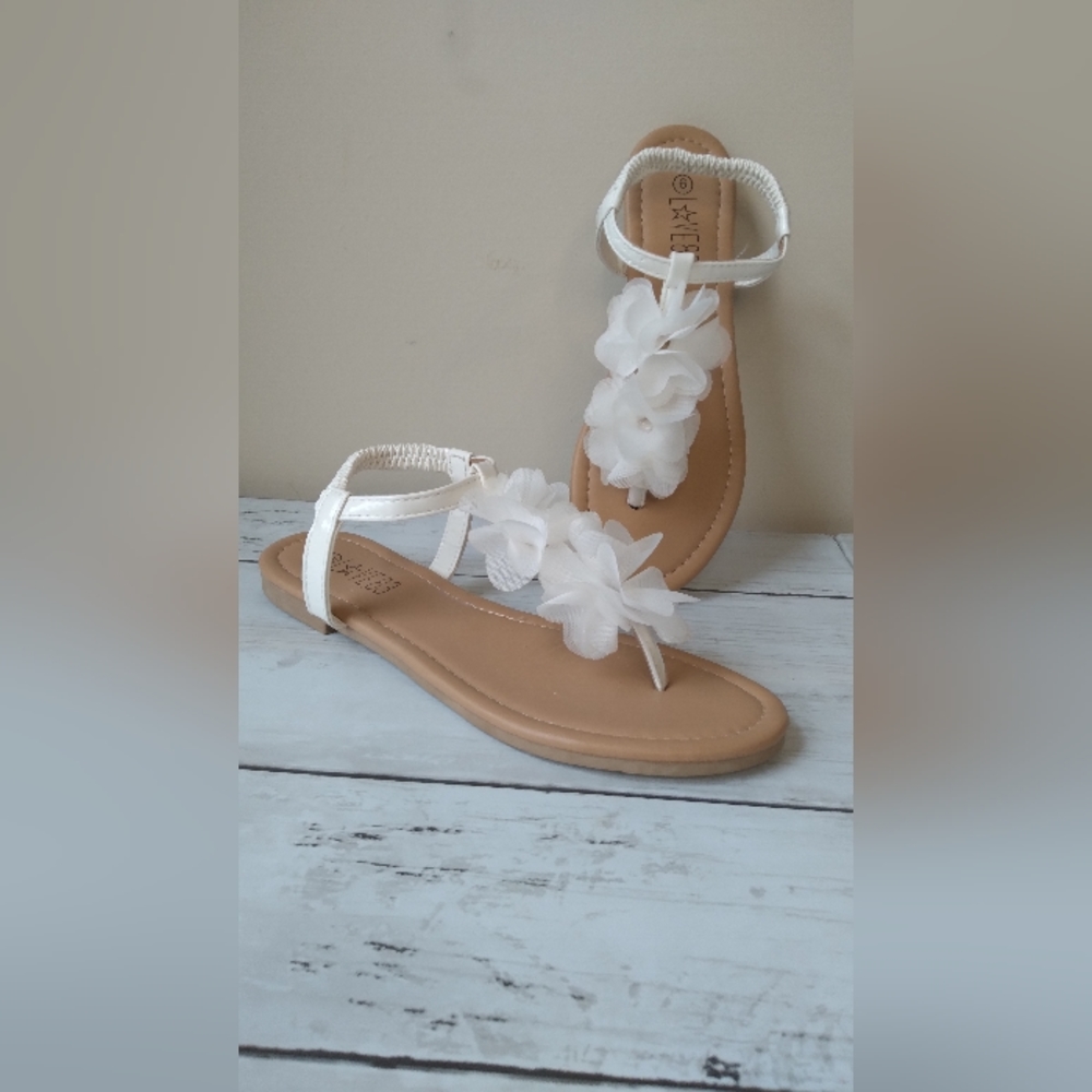 LOVE83 Floral Thong White Sandals Size 6